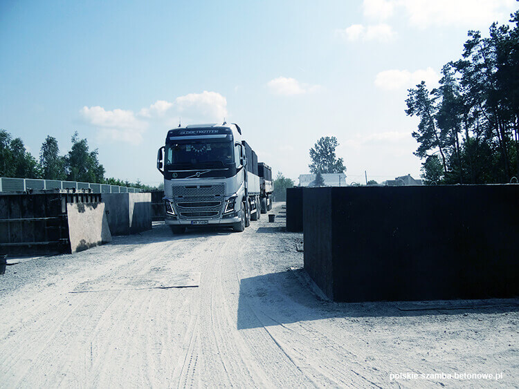 Transport szamb betonowych  w Tychowie